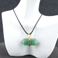 Collana con ciondolo a prisma esagonale in cristallo verde a doppia punta e oro - Aventurina verde