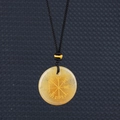 Collar vikingo Vegvisir con colgante de gema amarilla en cordón trenzado negro premium - Jade Amarillo