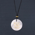 Collar de brújula vikinga Vegvisir en cuarzo rosa con cordón negro y grabado dorado - Cuarzo rosa