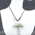 Pendente in labradorite naturale a doppia punta esagonale con cordoncino nero intrecciato - Labradorite