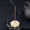 Porte-encens lotus en jade jaune naturel avec bâtonnet sur plateau élégant - Jade Jaune