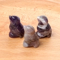 Mini-Vogelfiguren aus Amethyst-Naturstein mit handgeschnitzten Details und lila Textur - Amethyst