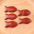 Fünf polierte Fisch-Anhänger aus rotem Jaspis-Naturstein für DIY-Schmuckherstellung - Roter Jaspis (Einzelne Perle)