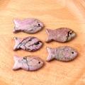 Rosa Rhodonit Fisch Anhänger für DIY Halsketten und Schlüsselanhänger, 5er Set - Rhodonit (Einzelstück)