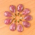Colgantes de piedra rosa facetada en forma de gota con clips dorados para joyas DIY - Rodonita