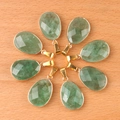 Colgantes de piedra verde en forma de gota con borde dorado para collares de DIY - Cuarzo Fresa Verde