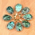 Set de siete colgantes de turquesa en forma de gota con borde dorado para joyería DIY - Turquesa Africana