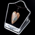 Collier en pierre naturelle polie en forme de cœur avec des textures minérales - Agate d'Inde
