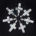 Pendenti a croce in howlite bianca lucida con ganci argentati in cerchio - Howlite