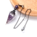Amethyst-Kristallpendel in Sechseckform mit verzierter Silberkappe und Perlenkette - Amethyst (Antikrot)
