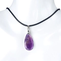 Facettierte lila Kristall-Halskette in Tropfenform mit schwarzer Kordel und Verschluss - Amethyst
