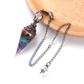 Pendolo esagonale in resina con pietre di cristallo colorate e catena in bronzo - Pietra a Sette Colori (Rosso Antico)