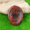 Pietra preoccupazione in ossidiana mogano lucida con venature rosse e nere su erba - Ossidiana Mogano