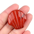 Scultura a conchiglia in diaspro rosso lucidato con venature naturali per decoro - Diaspro Rosso