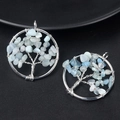 Pendentif arbre de vie en fil d'argent avec éclats de pierres de cristal bleu clair - Aigue-marine