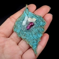 Vintage maple leaf pendant in bronze alloy with amethyst and baroque pearls - Artificial Pearl Chips Style (No. 6)