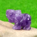 Handgeschnitzte Elefantenfigur aus violettem Amethyst für Dekoration oder Display - Amethyst
