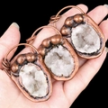 Tres colgantes de cristal blanco natural con forma de garra de gato y marco de cobre - Ágata Irregular