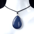 Blauwe steen druppel hanger met zilveren rand aan zwart gevlochten koord - Lapis Lazuli (Zilveren Rand)