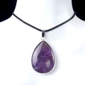 Verzilverde druppelvormige hanger met paarse natuursteen aan zwart gevlochten touwketting - Amethist (met Zilveren Rand)