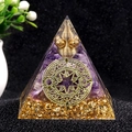 Piramide d'Orgone con ametista da 6 cm con spirale dorata e simbolo in metallo - Ametista con Filo di Rame