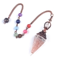 Pendolo in pietra rosa con filo di rame e catena di perle chakra su sfondo bianco - Quarzo Rosa (Bronzo)