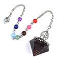 Pendule chakra avec pierre rouge à facettes et pendentif Arbre de Vie sur fond blanc pur - Grenat + Chaîne Chakra