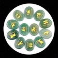 Set di 12 pietre zodiacali in avventurina verde con simboli astrologici incisi in oro - Avventurina Verde