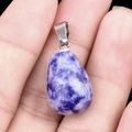 Colgante de gota en piedra semipreciosa azul oscuro y blanco con enganche plateado - Jaspe de Puntos Azules (Individual)