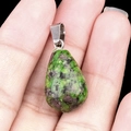 Colgante de gota de rubí zoisita natural con cierre plateado para joyería DIY - Rubí en Zoicita (Único)