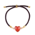 Pulsera ajustable de cuerda marrón con colgante de corazón rojo y detalles en oro - Jaspe Rojo (Oro)