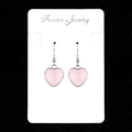 Roze hartvormige oorbellen met zilveren rand op een mode-sieraden kaartdisplay - Rozenkwarts (Zilveren Haak)
