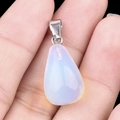 Colgante de ópalo en forma de gota con cierre metálico y reflejos azules y violetas - Opalita (Sintética) (Sola)