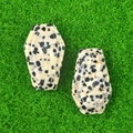 Set di bare in diaspro dalmata in cristallo su erba per decorazioni Halloween - Diaspro dalmata