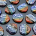 Pietre antistress a forma di cuore con sette strati di cristalli naturali colorati - Forma di Cuore Multicolore Giunta (1265-7)