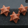 Drei Goldfluss Merkaba Kristalle mit funkelndem Sternenfinish auf Schaumstoff - Künstlicher Goldfluss (Einzelstück)