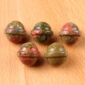 Cinque perline a forma di pianeta in pietra Unakite con motivi naturali verdi e arancioni - Unakite