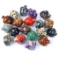 Ghiande in miniatura intagliate in vari cristalli naturali e pietre preziose - Colori misti casuali (1 pezzo)