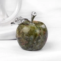 Appel decoratie van natuursteen met een zilveren blad en glinsterende steentjes - Unakiet