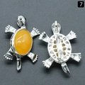 Spilla pendente a tartaruga in argento con cristallo giallo, vista frontale e posteriore - Stile Tartaruga / Agata Gialla Tartaruga