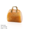 Mini colgante de bolso en piedra natural amarilla con asa de metal dorado - Piedra Amarilla