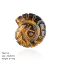Escargot sculpté en pierre d'œil de tigre naturelle avec reflet doré et brun - Conque Gravée en Oeil de Tigre