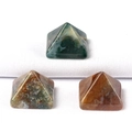 Pyramid-shaped moss agate and aquatic agate natural semi-precious stone gemstones - 14mm / India Agate