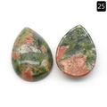 Cabochon en unakite polie en forme de goutte avec texture naturelle verte et rose - Unakite (18×25mm)