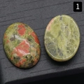 Ovale unakiet en groene kristallen cabochons voor het maken van sieraden op zwart - Unakiet / 18x25mm