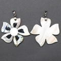 Pendente a fiore in madreperla bianca e abalone con chiusura in argento 18 carati - Fiore a Cinque Petali