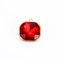 Colgante de cristal rojo cuadrado redondeado con base de acero inoxidable dorado - Cuadrado Rojo