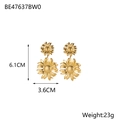Dettaglio orecchini a girasole con misure di 6,1 cm di lunghezza e 3,6 cm di larghezza - Stile Girasole (BE47637BW0)