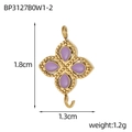 Detailansicht eines Kleeblatt-Anhängers mit lila Emaille und Gold-Finish für DIY-Schmuck - Violette Vierblättrige Blume Verbinder (BP3127B0W1-2)
