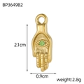 Goldener Hamsa-Anhänger mit grünem Edelstein, Maße 2,1cm x 0,9cm, Gewicht beträgt 2,8g - Grüner Stein Hand der Fatima Anhänger (BP3649B2)
